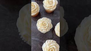 How to Pipe Floral Cupcakes 🌹🧁