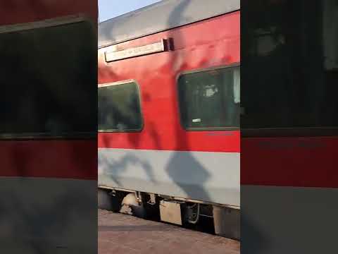 New Delhi Sealdah Rajdhani express skip from Etawah Junction #indianrailways #train