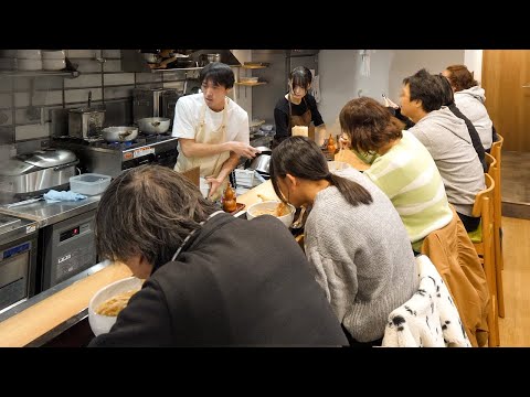 Waiting in a long line! Specialty tempura and prime beef udon! The best udon shop in Tokyo!