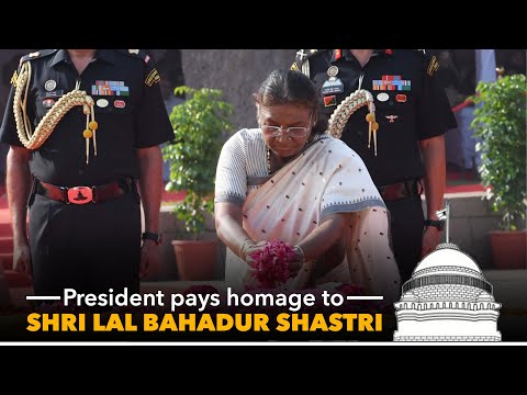 President Droupadi Murmu pays homage to Shri Lal Bahadur Shastri at Vijay Ghat