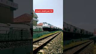 Masih Belum Move On #keretaapiindonesia #keretaapikita #daop6yogyakarta #railfansindonesia #kai121