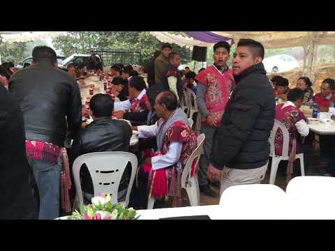 Una rica comida y convivio de una hermosa boda de Zinacantan