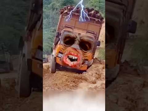 Scary truck surprises mom and baby 🚛🚛😱