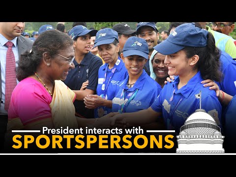 President Droupadi Murmu interacts with sportspersons who visited Amrit Udyan