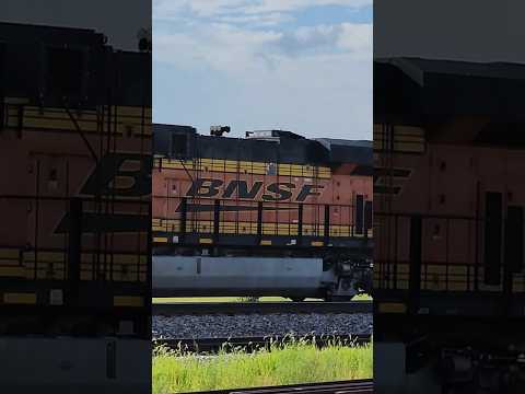 BNSF MANIFEST WITH HUGE POWER ON THE POINT! #railroad #bnsfrailroad #bnsfrailway #bnsf