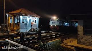 BERANGKAT KERJA @KH.Izqil_Channel #railfans #keretaapi #keretaberbendera #train#indonesianrailroad