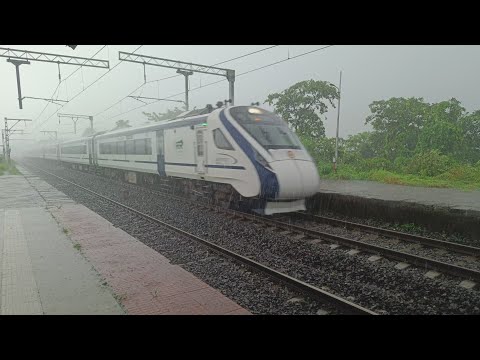 Vande Bharat Express in Heavy Rain || Indian Railways