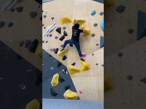 Technical warm up on big holds #bouldering