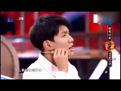 TFBOYS《光榮》當妳為了我 把手掌拍痛 我該拿什麽 回報妳情有獨鐘