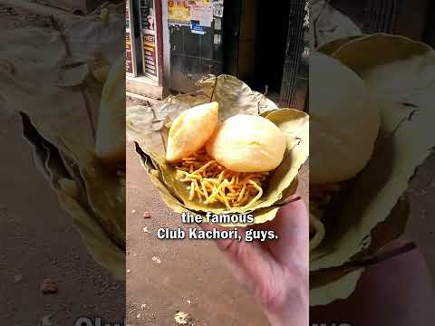 Famous 'Club Kachori' Indian Street Food in Kolkata 🇮🇳