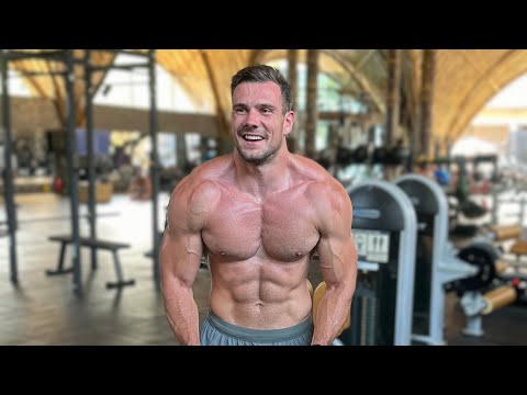 Training Chest On A Tropical Island | Day In The Life