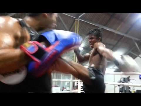 Buakaw speed power kicking