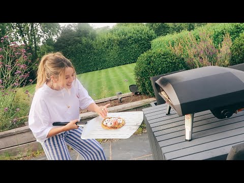 Pizza Oven Evening & Pram Testing | Vlogust Day 3