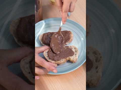 Videoreceta: tostadas con crema de cacao y plátano