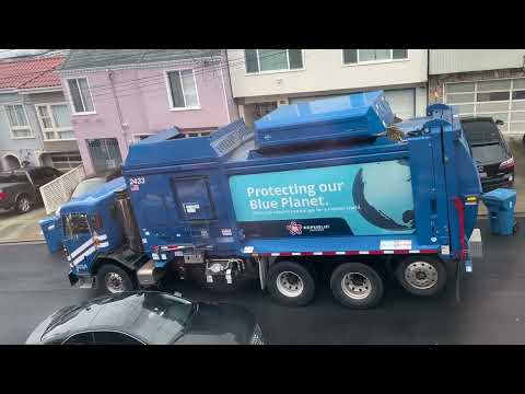 2022 PETERBILT 520 MCNEILUS ZR27 #2433 - Yard Waste