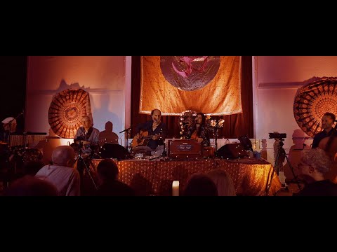 Satyaa and Pari - Hare Krishna [ Live in Zurich ]