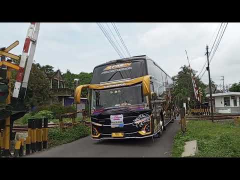 Membasuri!! Bus Latansa membasuri di JPL 716 Sedayu