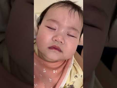 ミルク飲みながら夢の中へ😴#赤ちゃん #赤ちゃんのいる生活 #日韓ハーフベビー #baby #生後3ヶ月 #かわいい #shorts