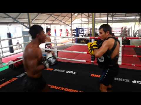 Buakaw Bacnhamek Pad training