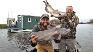 HOUSEBOAT Camping with Tug Trash Outdoors (Catfish Catch and Cook)