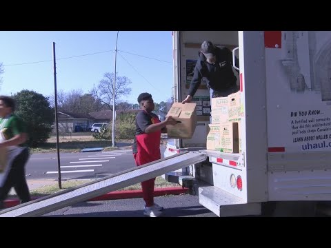 Hundreds of central Arkansas seniors get Christmas dinner for the holidays