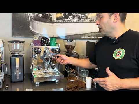 How to clean your espresso machine #espresso #sydneycoffee  #espressocoffeemachine #barista