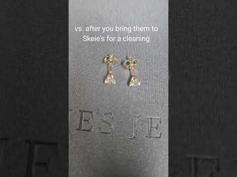 PSA: Clean your jewelry 😂🪥💎 #diamond #earrings #earringsdesign #diamondstuds #cleaningtips