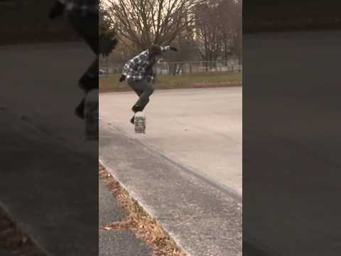 Trying backside 50-50s (new trck) #sk #skateboarding #skate #skatepark #uniqueshorts #newtrick