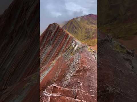 【世界の絶景集】インカ文明から続く虹色の山肌を歩けるペルー・クスコのハイキングコース🇵🇪