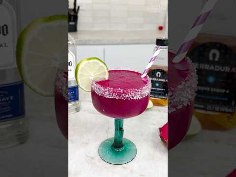 Dragonfruit Margarita Smoothie #cocktail #margarita