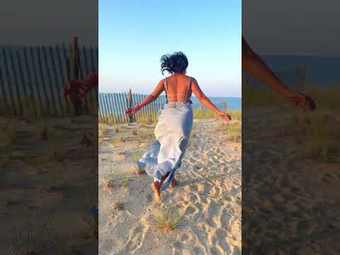 Just chilling #yogaeverywhere #beachyoga #peace #fitness #sunriseyoga #beach