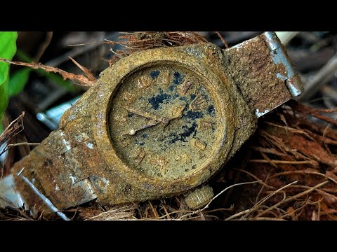 A talented craftsman restoration a rusty Rolex Day-Date watch