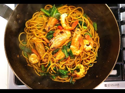 Mee Goreng Udang (Stir-Fry Noodles With Prawns/Shrimps)