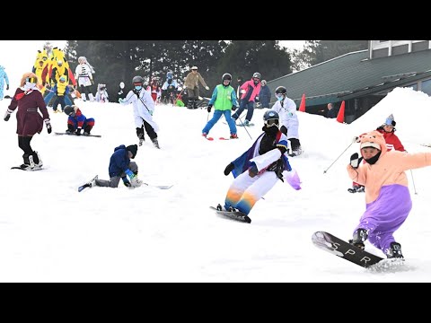 初滑りはコスプレで!　神戸・六甲山スノーパーク営業開始　積雪は60センチ