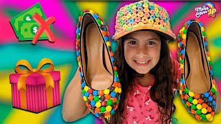 Maria Clara abre uma lojinha de sapatos doces 🍬 Sweet shoe salesman