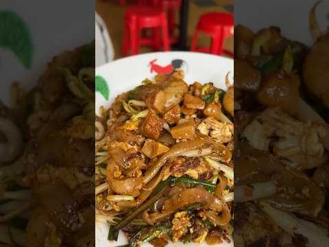 Penang char koay teow in Tanjung Bungah Taste very good #charkoayteow #penangfood #penang #malaysia