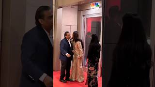 Ambanis Welcome Kareena Kapoor At The Jio World Plaza Opening Event In Mumbai! | Mukesh Ambani |N18S