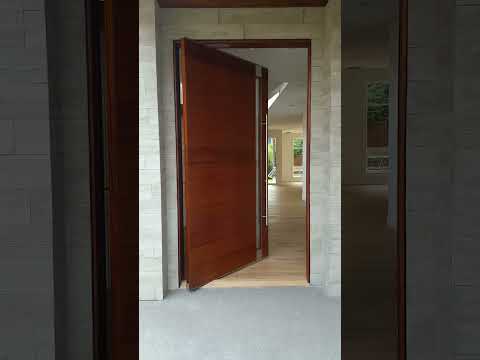 16002 - Large Pivot Door to Grand Entry