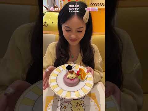 Everything I ate at the Pompompurin Cafe 💛 #vlog #sanrio #HelloKitty