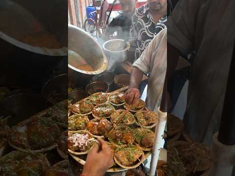 Fateh Chand ki Kachori - Delhi's Iconic Street Food #DelhiStreetFood #cholekachori #BhukkadBros