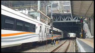 kereta Api Argo Parahyangan lewat stasiun padalarang || railways #keretaapiindonesia