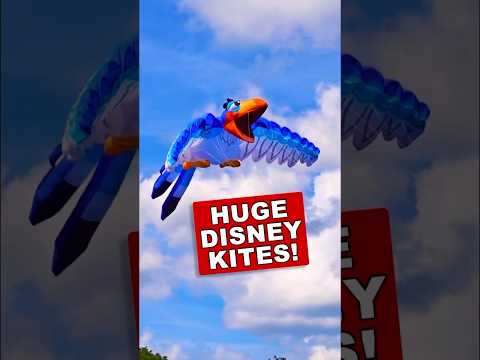 Flying Giant Disney Kites 🦁🪁