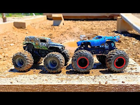 MONSTER JAM | GRAVE DIGGER vs TEAM HOT WHEELS | SPIN MASTER | TTT ARENA | HOT WHEELS MONSTER TRUCKS