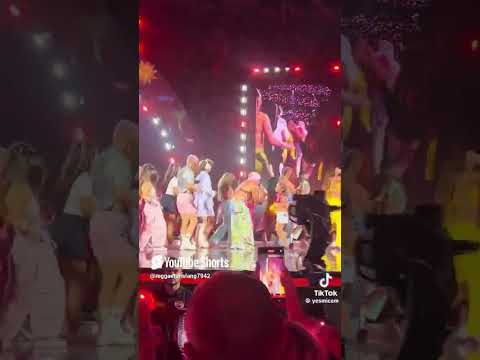 Karol G Bailando Bachata