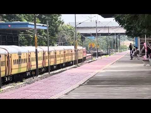 BZA WAP-4 22322 silently storms through Hitech City station with Vikarabad Kaceheguda Express