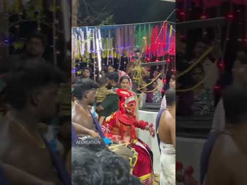 മരത്തിൽ കയറി നാഗകാളി വെള്ളാട്ടം #shortvideo #trending #vairalvideo #theyyam #thira