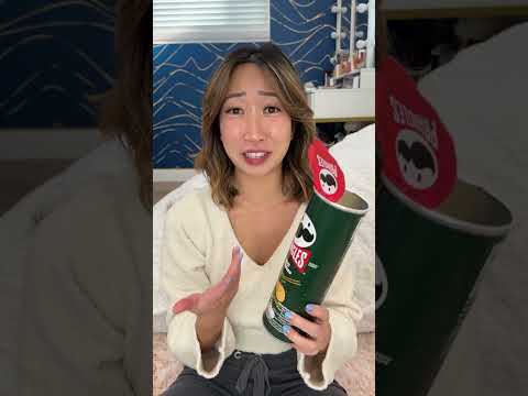 I tried seaweed Pringles! #foodreview #pringles #snack #asmr #travel #seaweed #snackreview #food