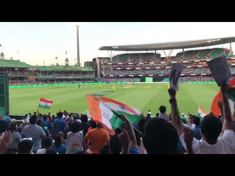 Crowd cheering MS DHONI @ SCG