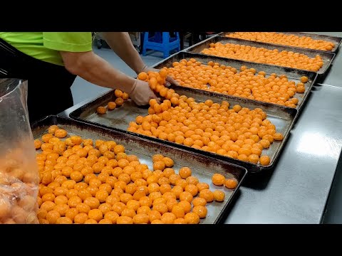 Taiwanese tradition pastry ! Salted Duck egg Yolk pastry Making /大新餅鋪古早味蛋黃酥,綠豆椪製作-Taiwan Street Food