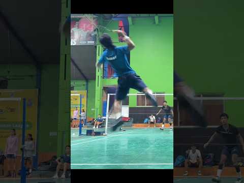 Single leg jump smash 💥#badminton #music #snow #livewallpaper #winter #song #badminton #trending #fy